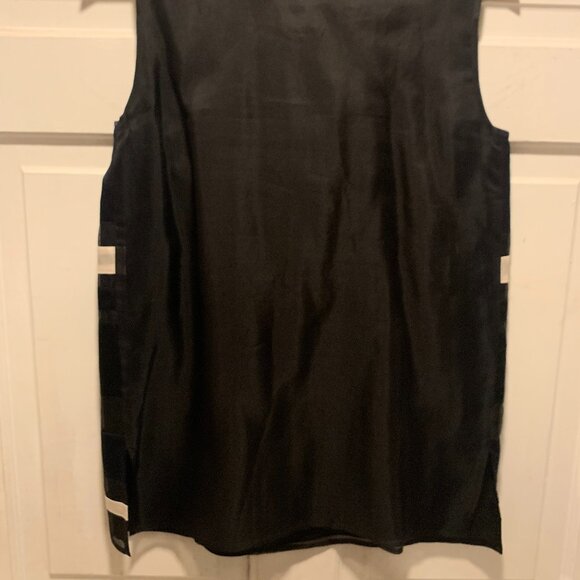 St. John~ NWT!!~ 100% Silk, Lined Top - Picture 15 of 15